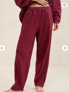 Aerie Oh Snap! Barrel Sweatpant DEEP CHERRY